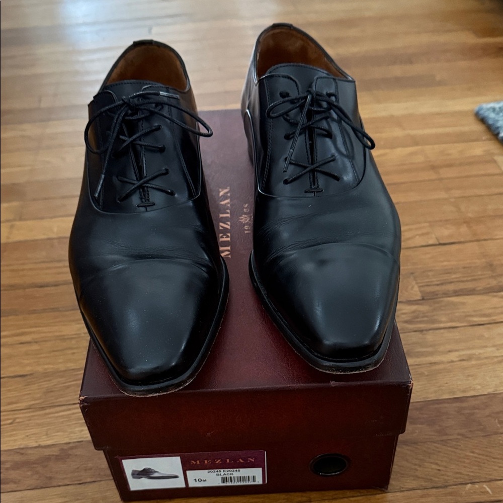 Mezlan Black Leather Oxfords - Picture 2 of 7